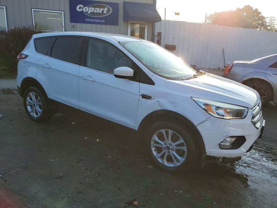 2017 FORD ESCAPE SE 4