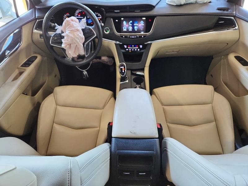 2017 CADILLAC XT5 8