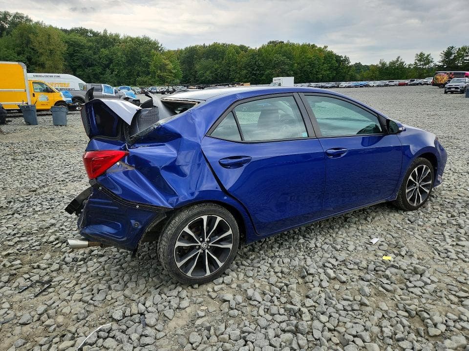 2017 TOYOTA COROLLA SE 3