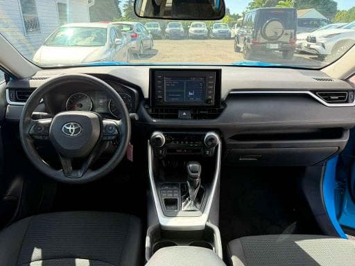 2019 TOYOTA RAV4 LE 8