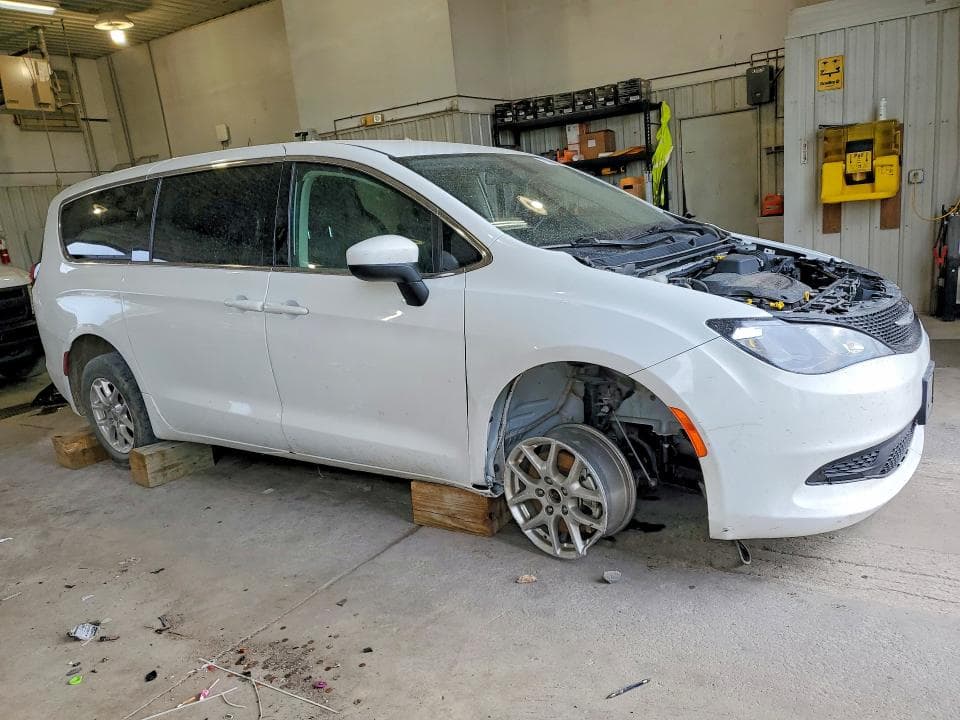 2021 CHRYSLER VOYAGER LX 4