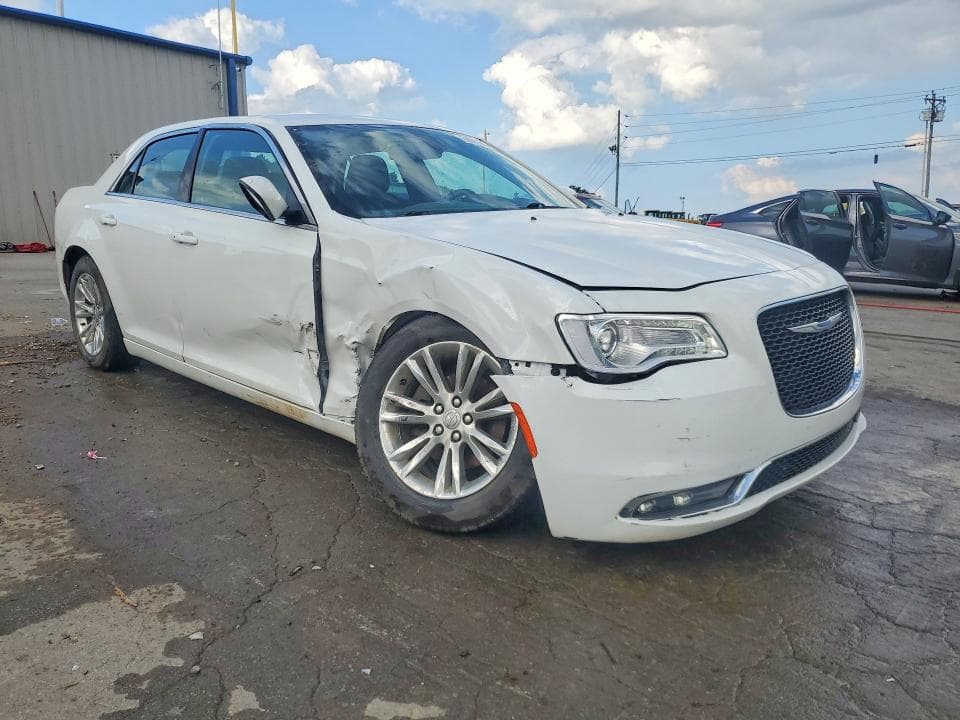 2018 CHRYSLER 300 TOURING 4