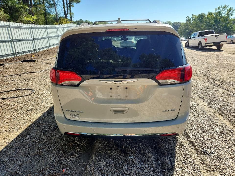 2019 CHRYSLER PACIFICA LIMITED 6