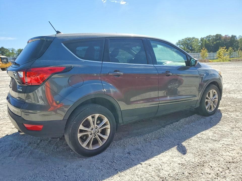2019 FORD ESCAPE SE 3