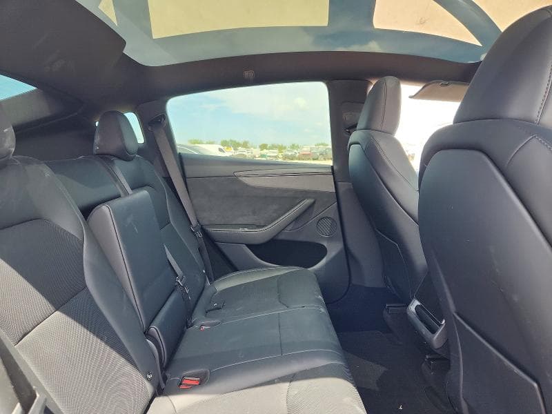 2026 TESLA MODEL Y 10