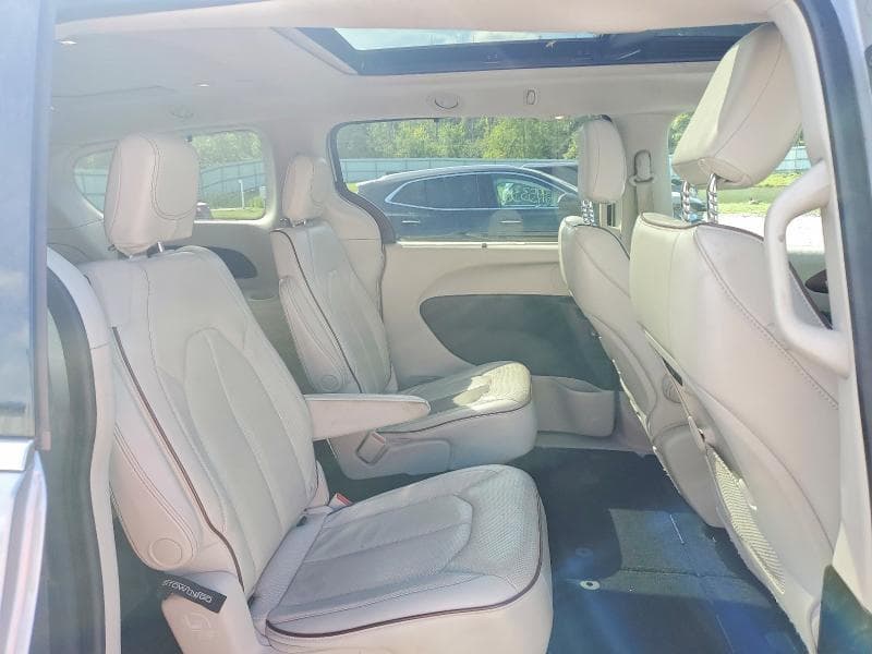 2019 CHRYSLER PACIFICA LIMITED 11