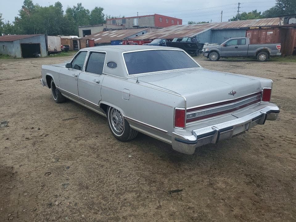 1979 LINCOLN CONTINENTAL TOWN CA 2