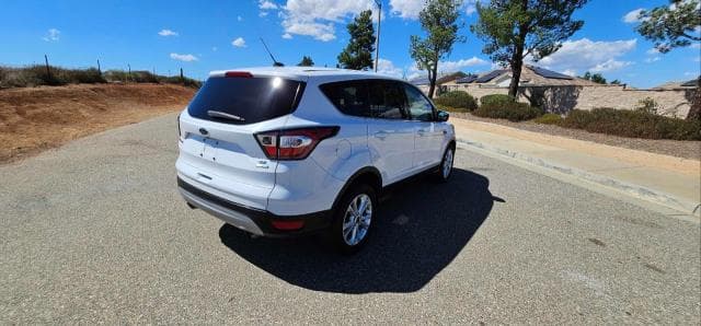 2017 FORD ESCAPE SE 4