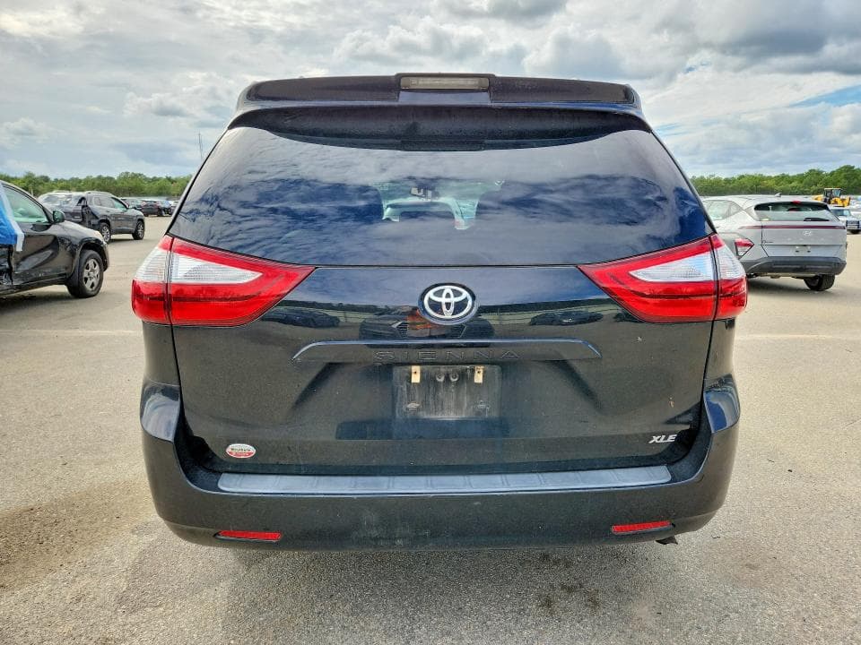 2018 TOYOTA SIENNA XLE 8-PASSENGER 6