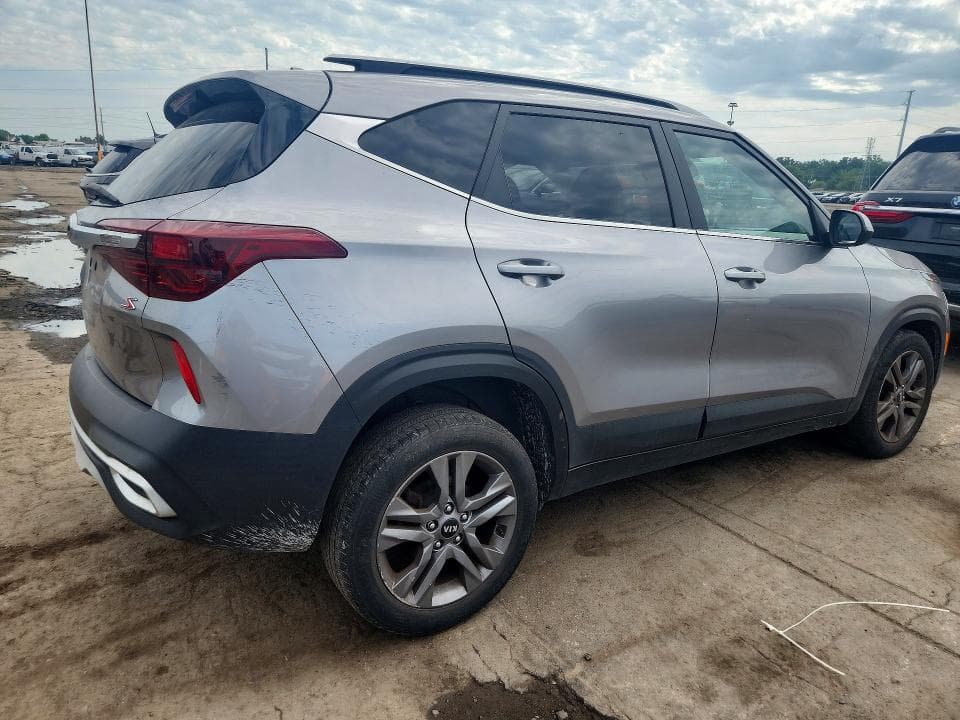 2021 KIA SELTOS S 3