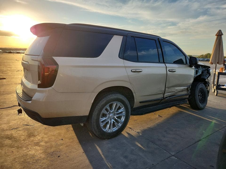 2022 GMC YUKON SLT 3