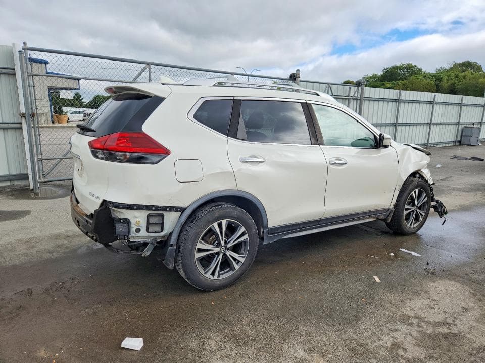 2020 NISSAN ROGUE SV 3