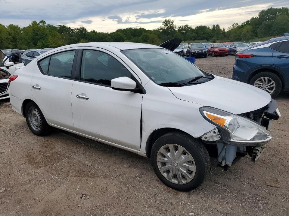 2017 NISSAN VERSA 1.6 SV 4