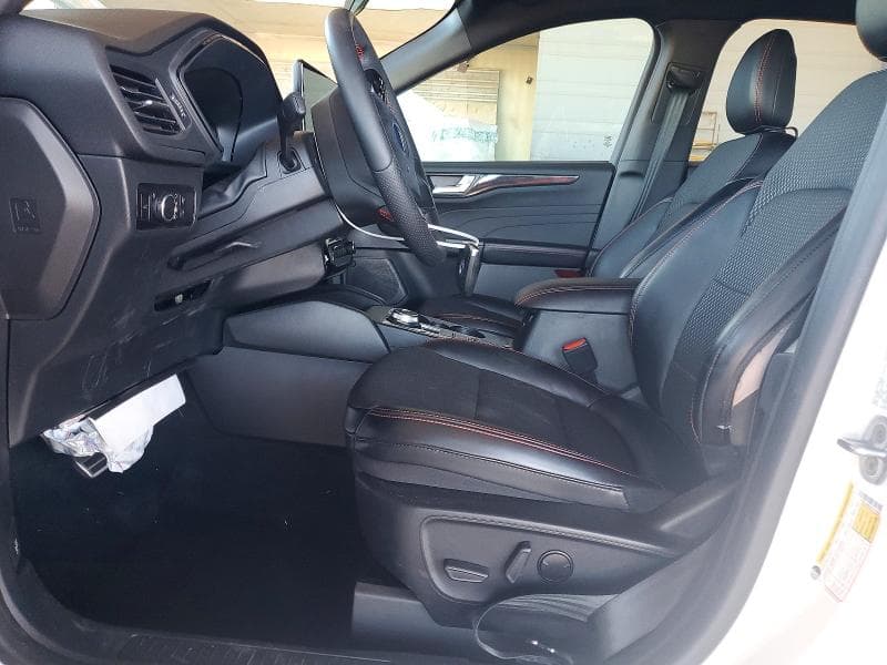 2023 FORD ESCAPE ST LINE 7