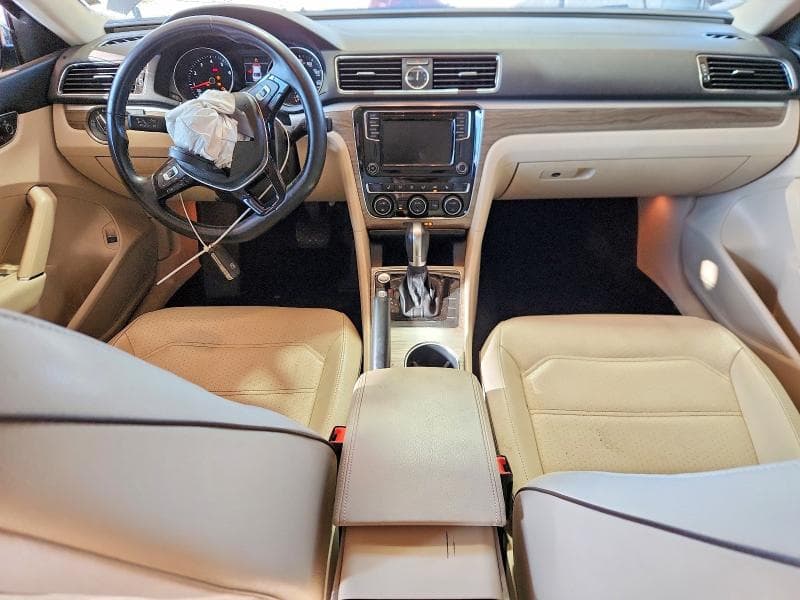 2017 VOLKSWAGEN PASSAT SE 8