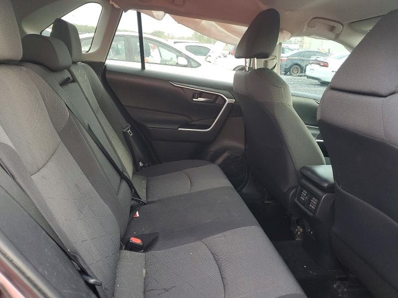 2021 TOYOTA RAV4 XLE 11