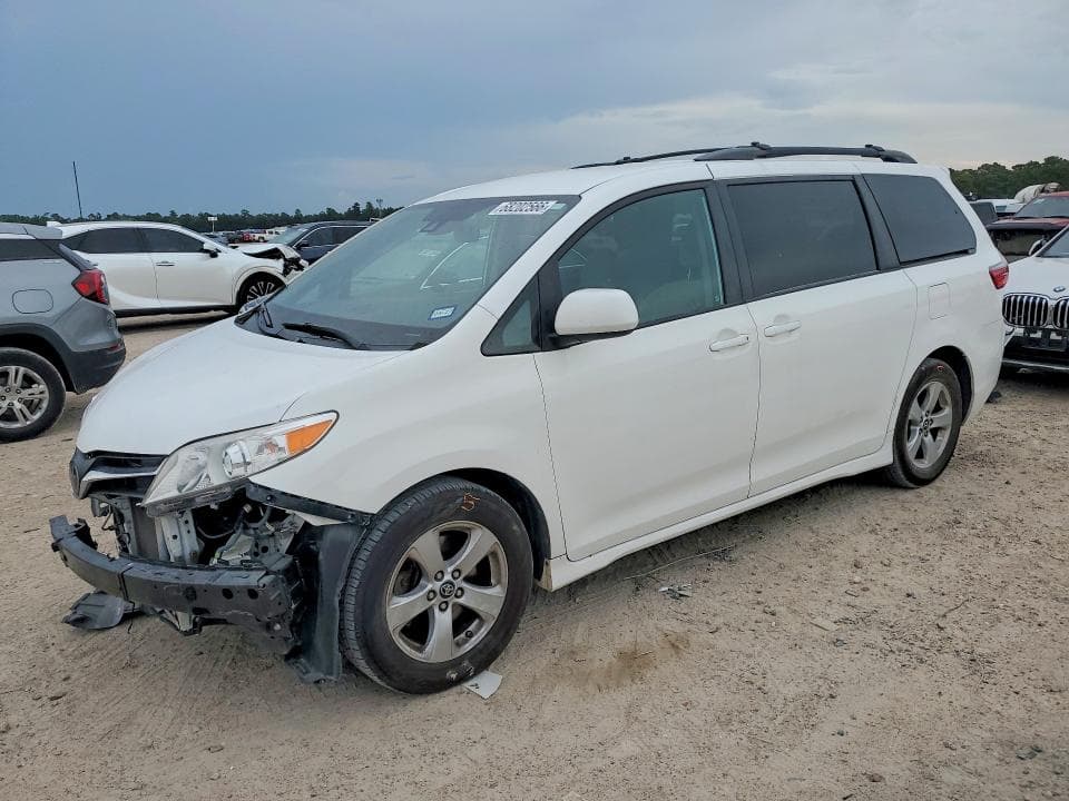 2020 TOYOTA SIENNA LE - 1