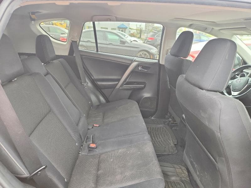2017 TOYOTA RAV4 XLE 10