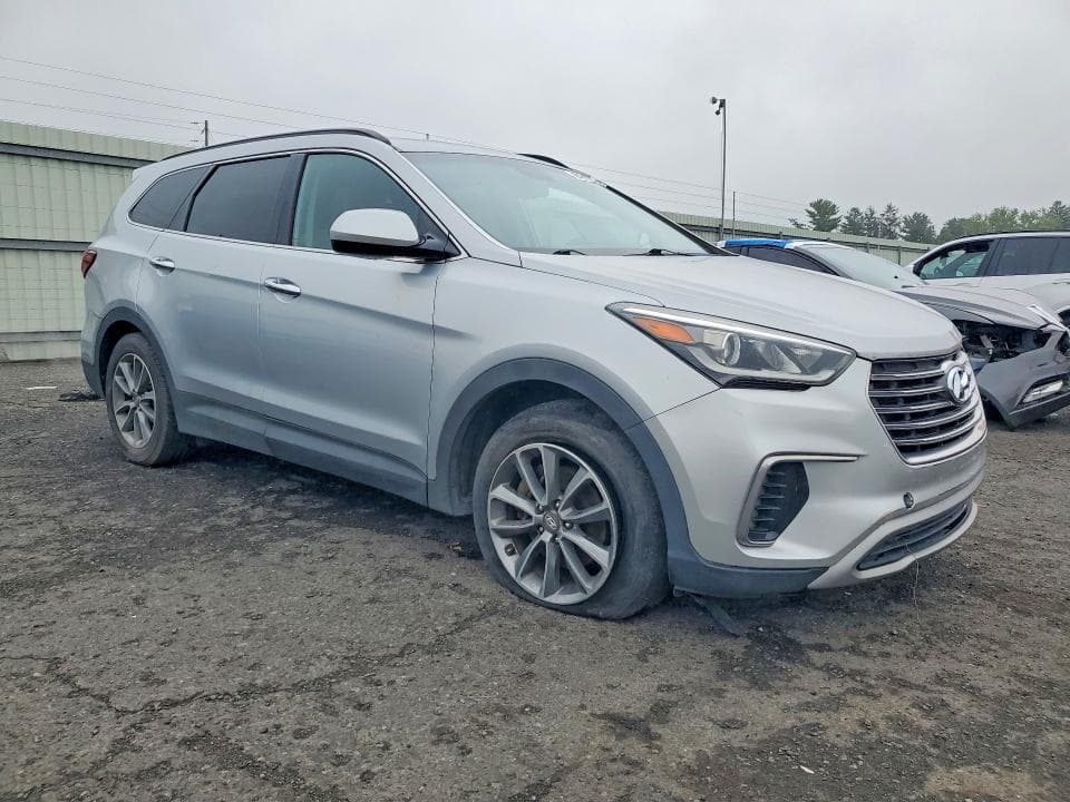 2017 HYUNDAI SANTA FE SE 4