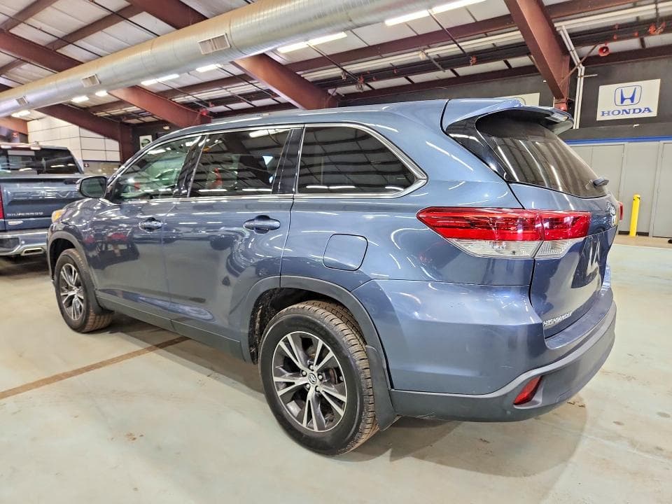2019 TOYOTA HIGHLANDER LE 2
