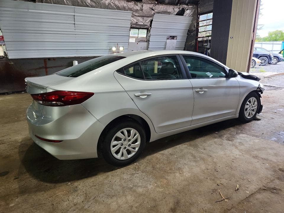 2018 HYUNDAI ELANTRA SE 3