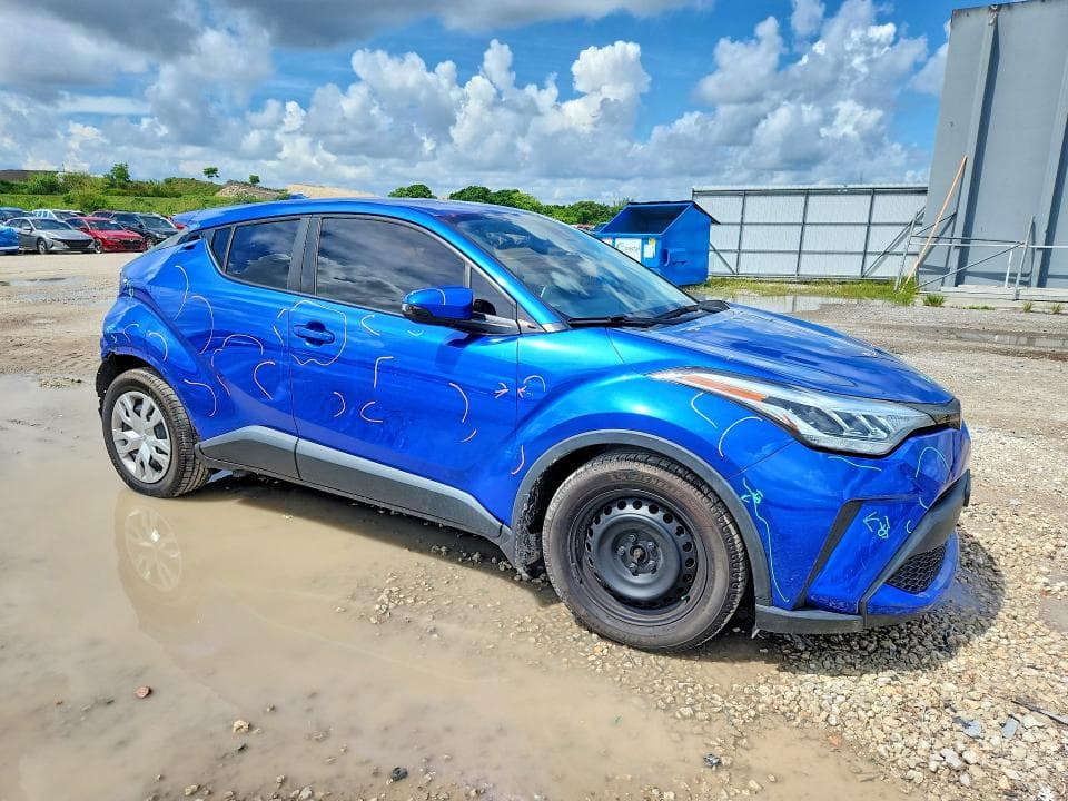 2020 TOYOTA C-HR LE 4