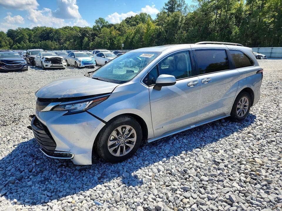 2021 TOYOTA SIENNA XLE - 1