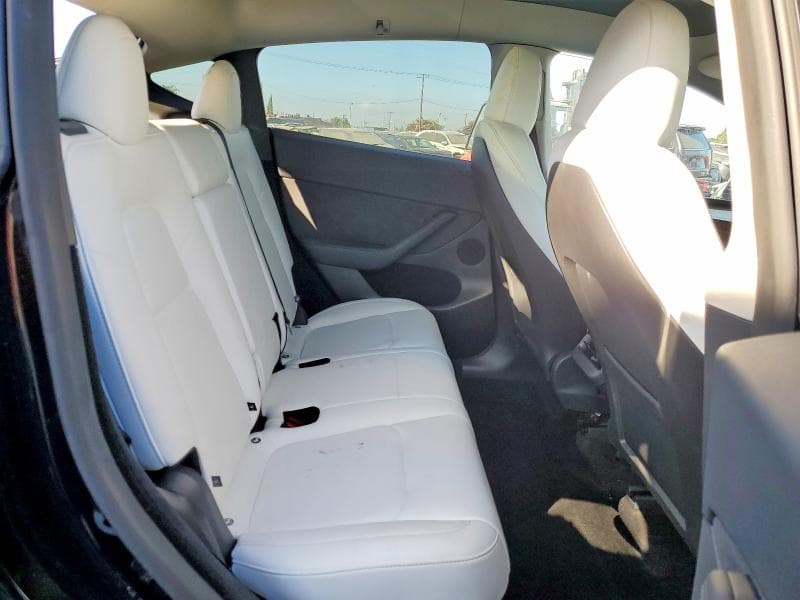 2025 TESLA MODEL Y 10
