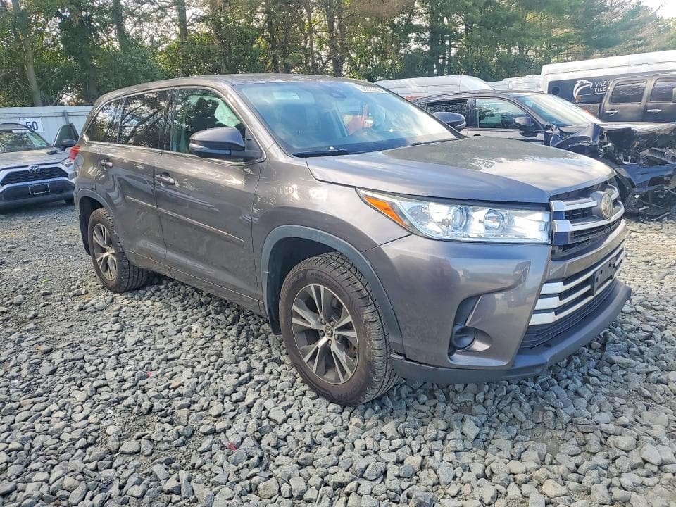 2018 TOYOTA HIGHLANDER LE 4