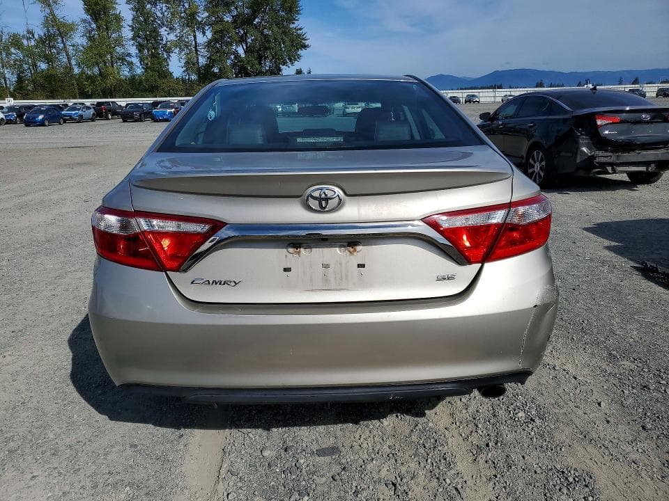 2017 TOYOTA CAMRY SE 6