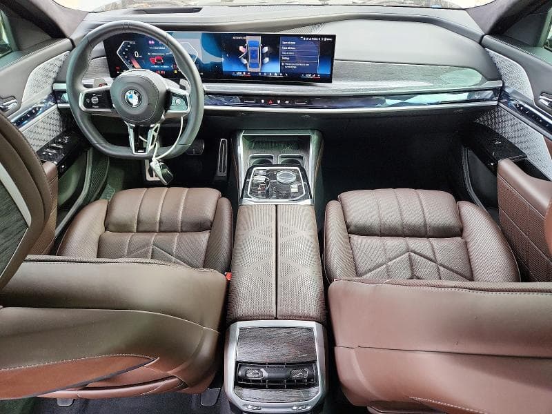 2023 BMW 760 XI 8