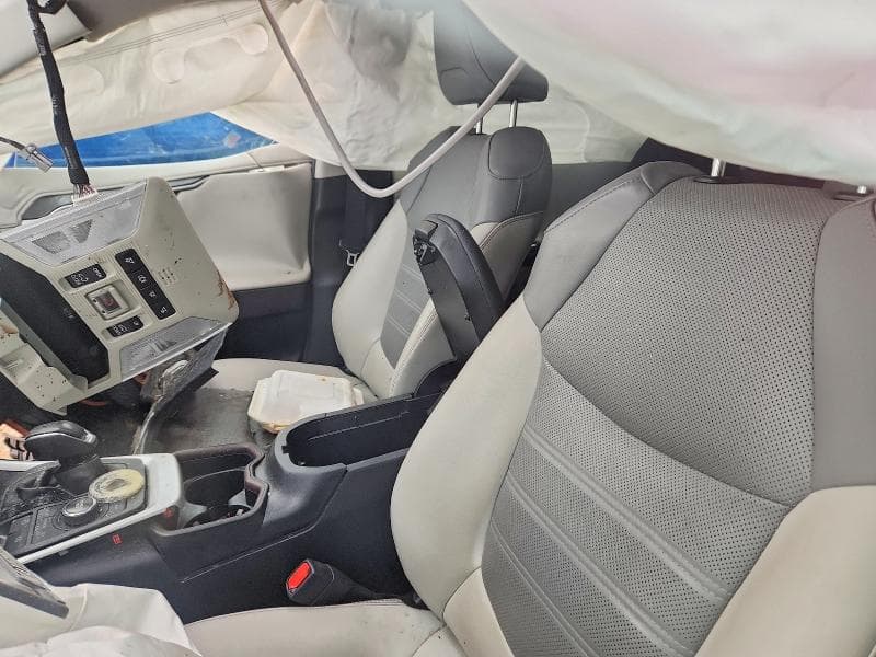 2020 TOYOTA RAV4 LIMITED 10
