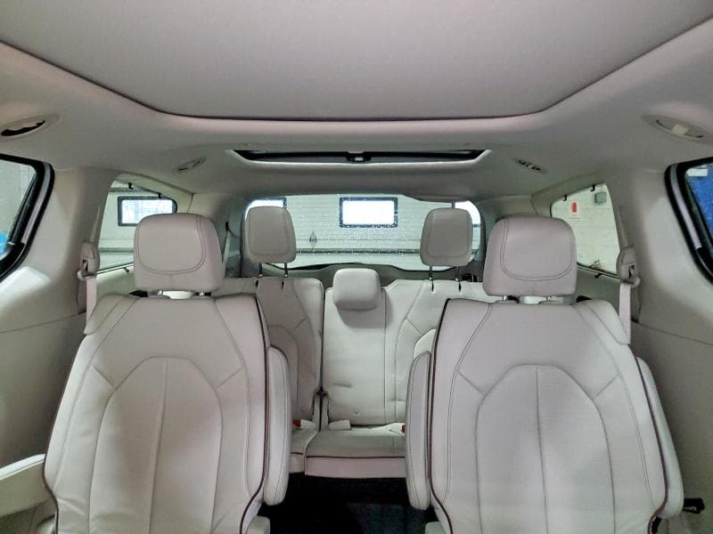 2018 CHRYSLER PACIFICA LIMITED 10