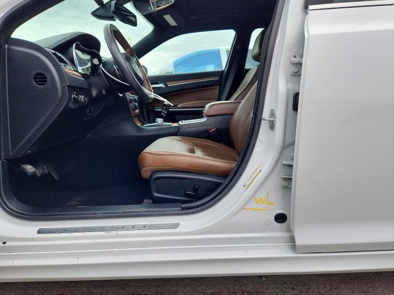 2019 CHRYSLER 300C 12