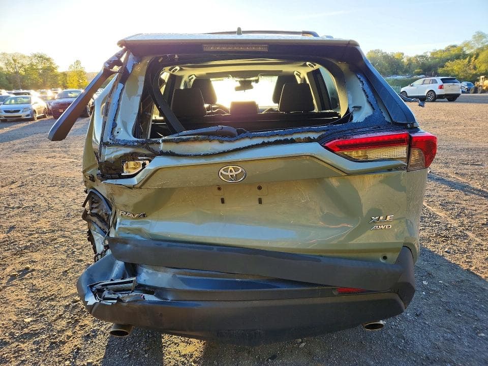 2019 TOYOTA RAV4 XLE 6