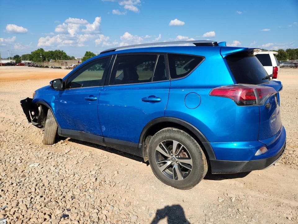 2017 TOYOTA RAV4 XLE 2