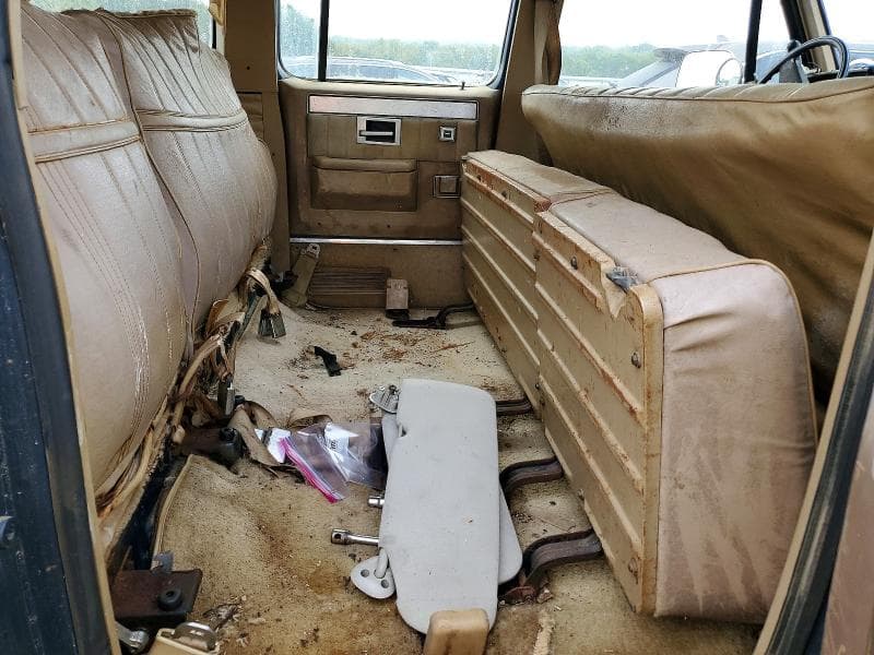 1982 GMC SUBURBAN K1500 11
