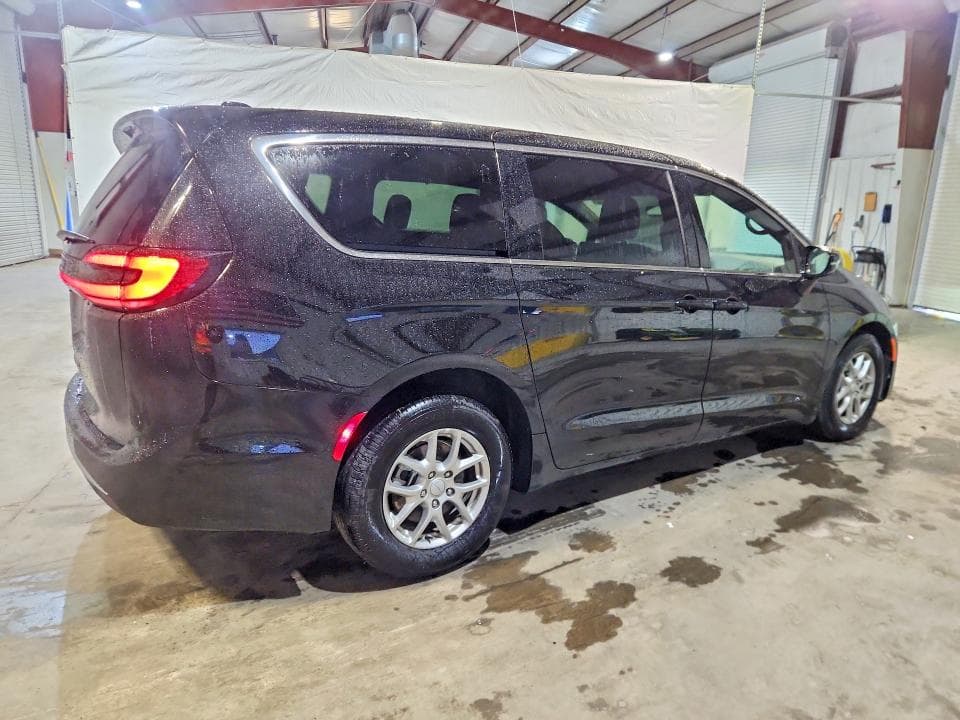 2027 CHRYSLER PACIFICA SELECT 3