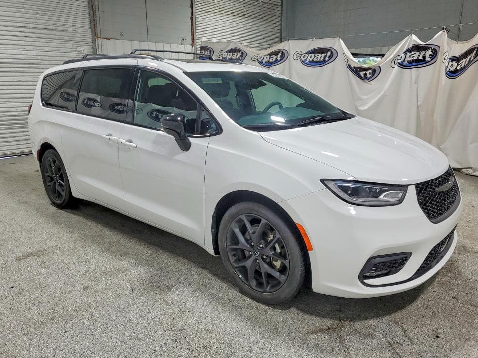 2025 CHRYSLER PACIFICA LIMITED 4