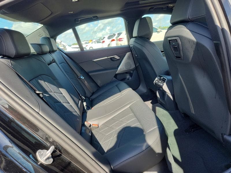 2026 BMW 530 XI 10
