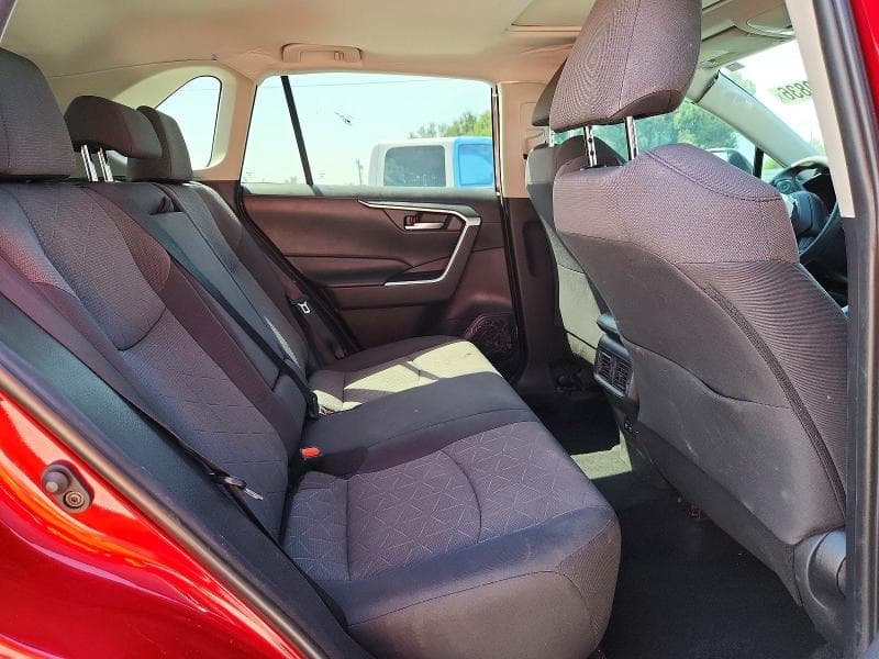2019 TOYOTA RAV4 XLE 11