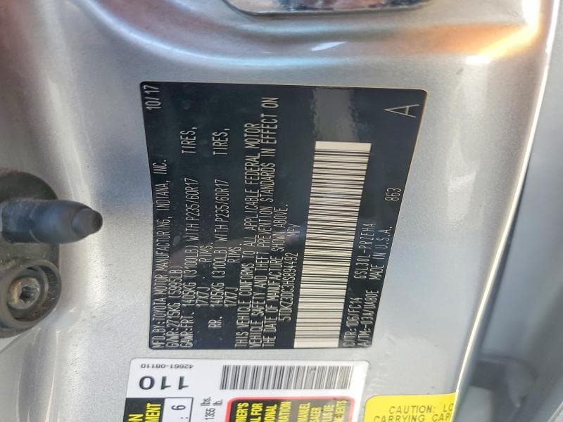 2017 TOYOTA SIENNA LE 13