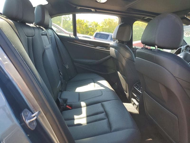 2018 BMW 530 XI 10