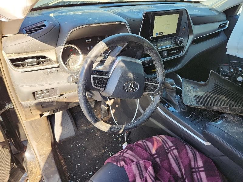 2023 TOYOTA HIGHLANDER XLE 8