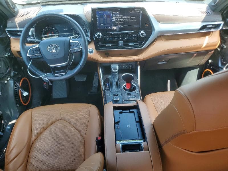 2021 TOYOTA HIGHLANDER PLATINUM 8