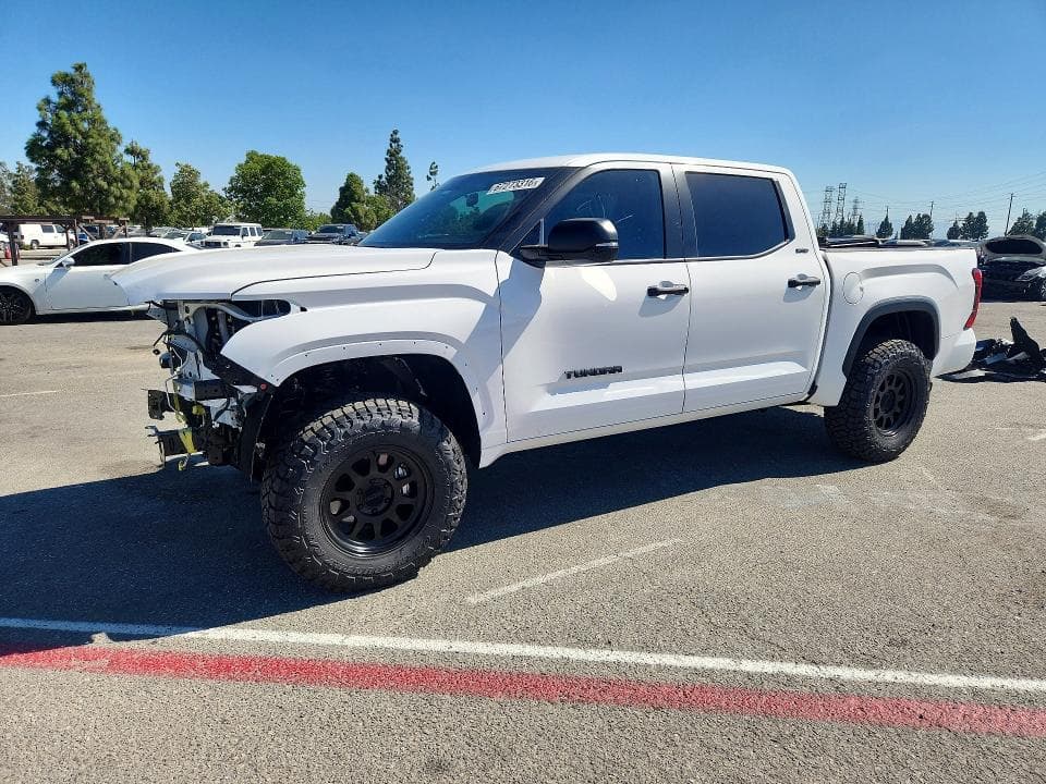 2026 TOYOTA TUNDRA SR5