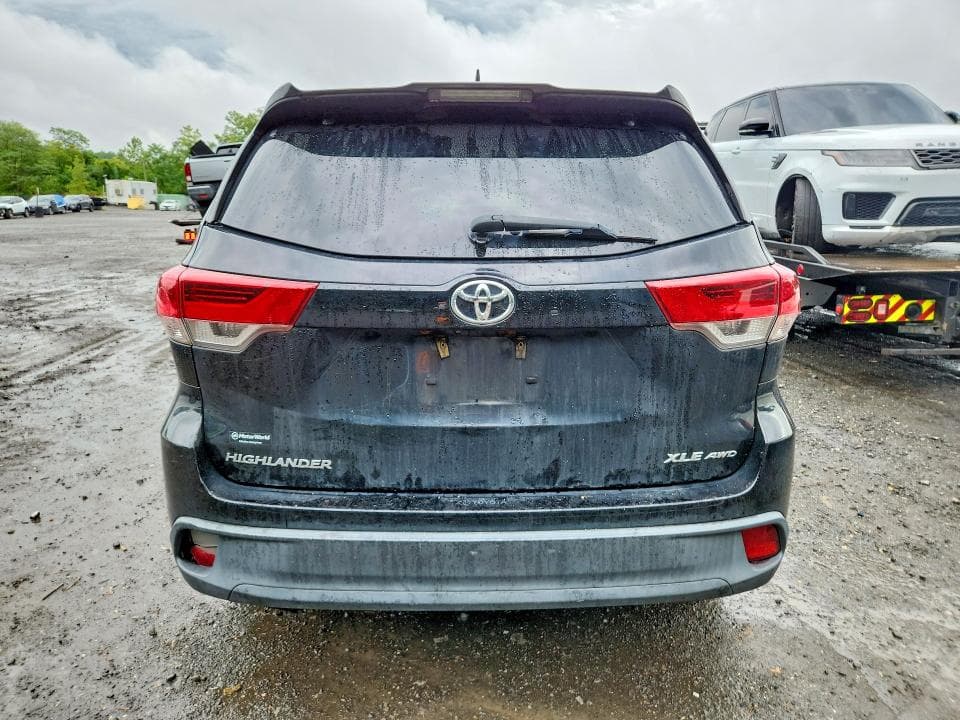 2018 TOYOTA HIGHLANDER SE 6