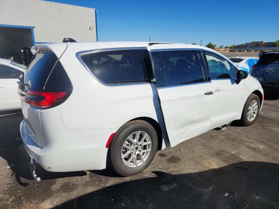 2027 CHRYSLER PACIFICA SELECT 3