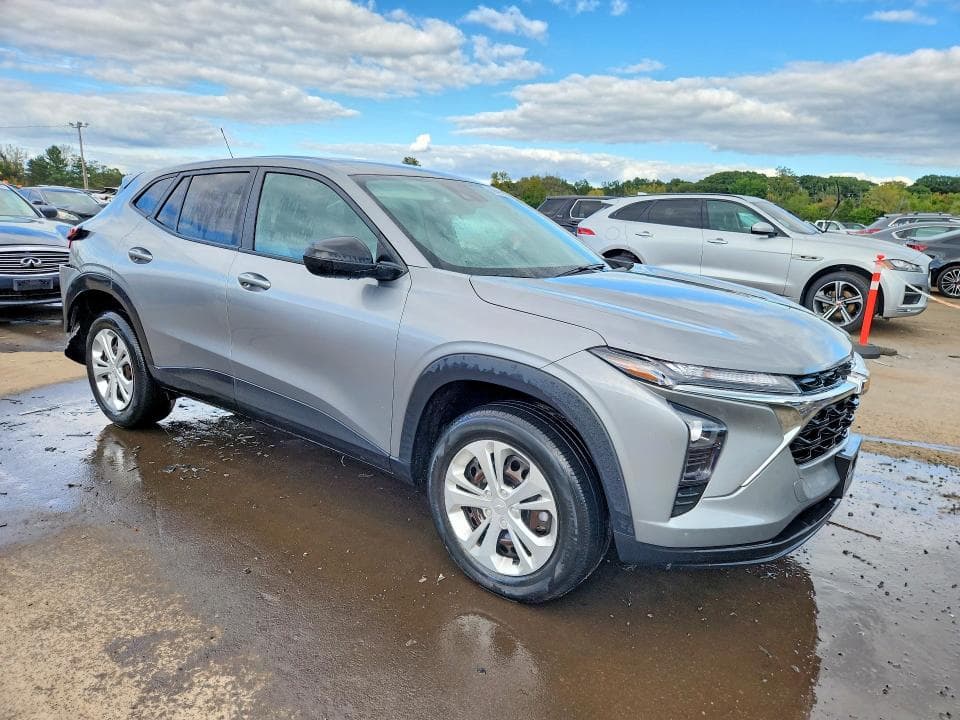 2024 CHEVROLET TRAX LS 4