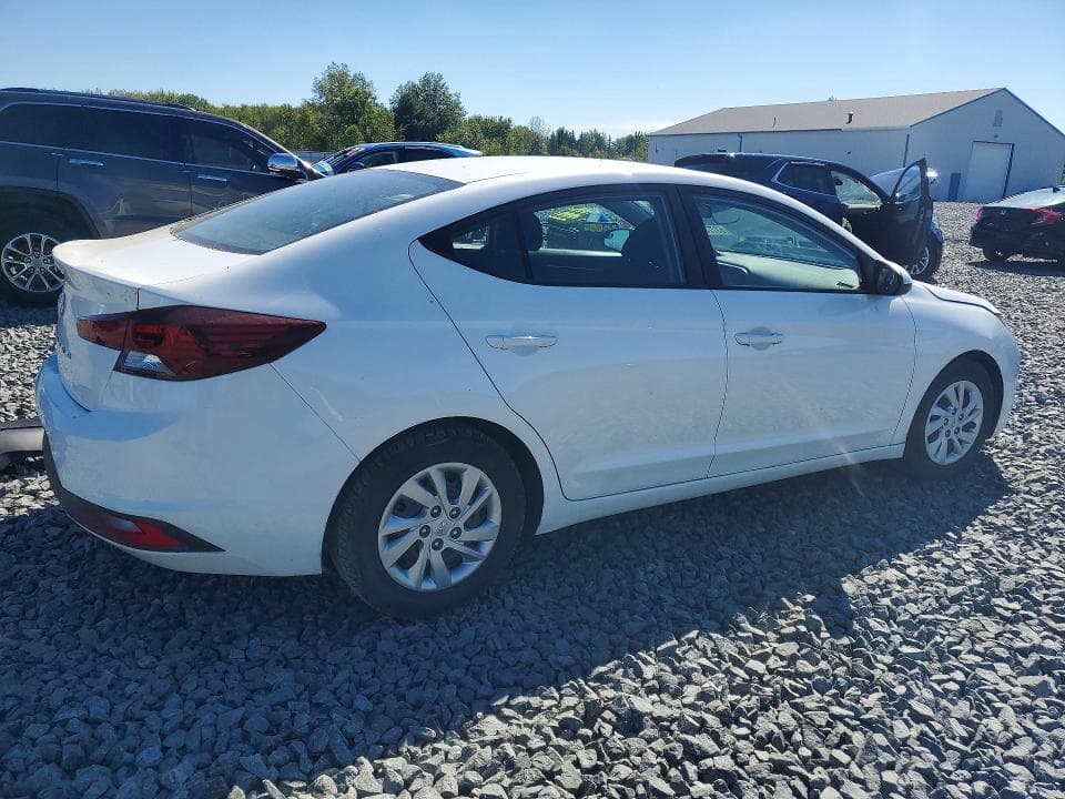 2019 HYUNDAI ELANTRA SE 3